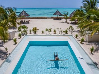 NUR BEACH HOTEL 3*