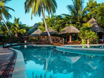 UROA BAY BEACH RESORT 4*