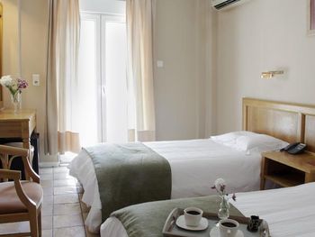 PELLA HOTEL 2*